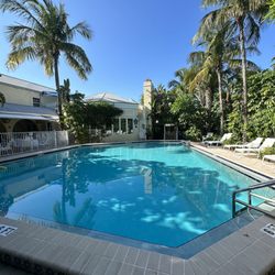 The Caribbean Court Boutique Hotel - Cutest pool area!