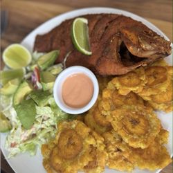 Tainos kitchen - Tostones and fried fish