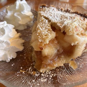 Bryce Canyon Pines Restaurant - Apple pie to die for! - American Near Me - Bryce Canyon, Utah