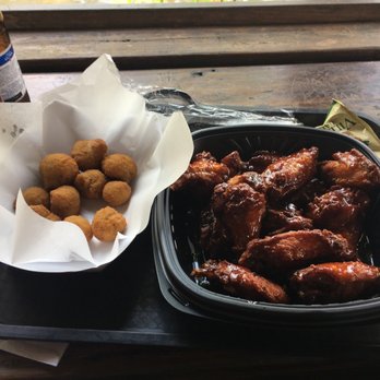 Paul's Margarita Deck - Button Mushrooms and Teriyaki Wings - American Near Me - Helen, Georgia