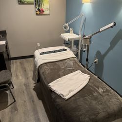 Hand & Stone Massage and Facial Spa