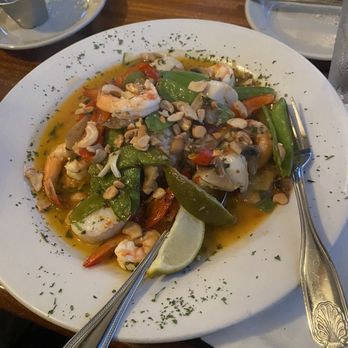 Dinky's Waterfront Restaurant - Thai Shrimp & Scallops - Seafood Near Me - Hatteras, North Carolina