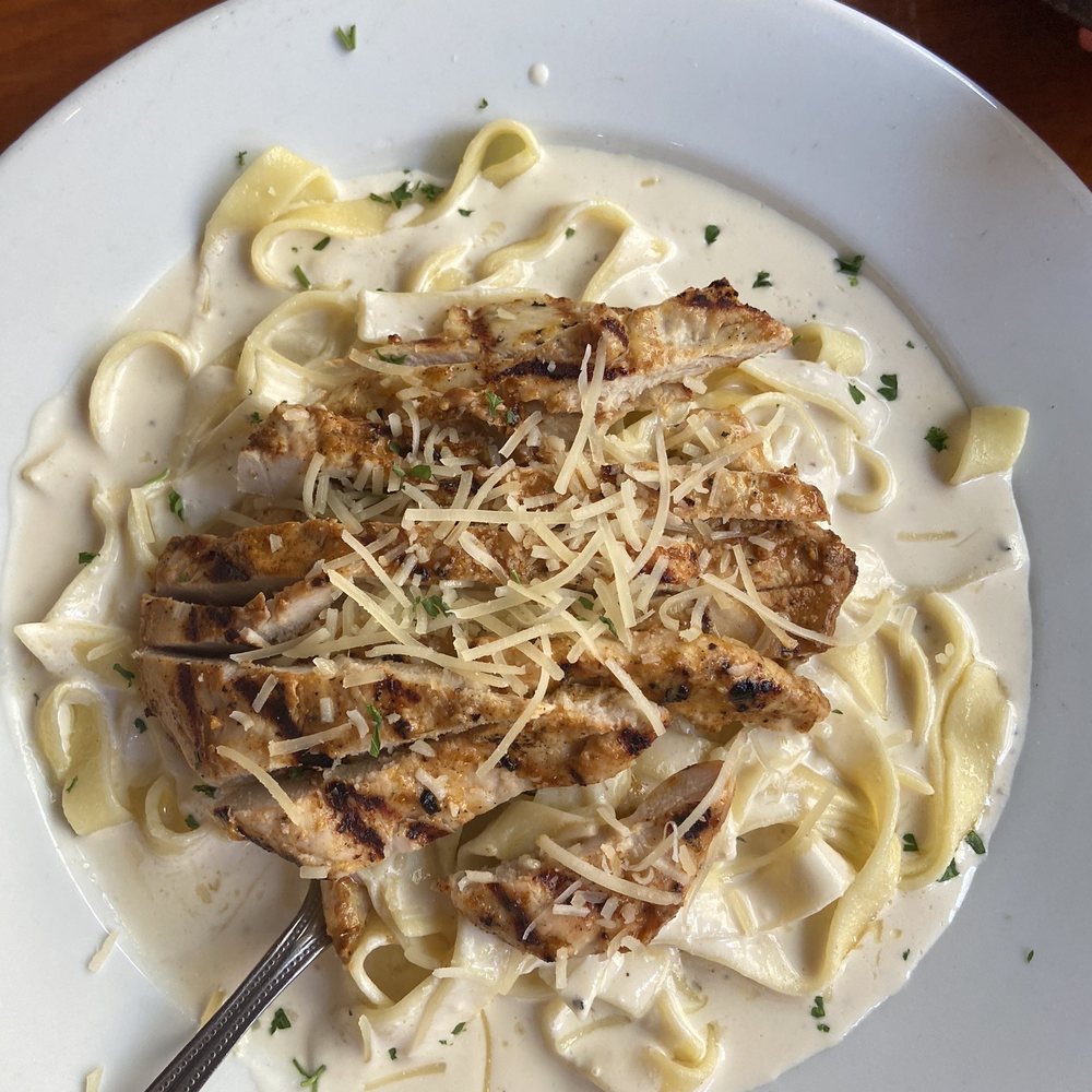 Adriano's Italian Restaurant - Chicken Fettuccine Alfredo - Italian Near Me - Marble Falls, Texas