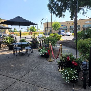 Stanford's - Great outdoor Patio! - American Near Me - Hillsboro, Oregon