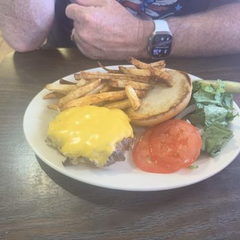 Esther's Family Diner - Cheeseburger - Diners Near Me - Fort Sumner, New Mexico Esther's Family Diner - Cheeseburger - Diners Near Me - Fort Sumner, New Mexico