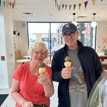 Jeni's Splendid Ice Creams - Ice Cream & Frozen Yogurt Near Me - Pittsburgh, Pennsylvania Jeni's Splendid Ice Creams - Ice Cream & Frozen Yogurt Near Me - Pittsburgh, Pennsylvania