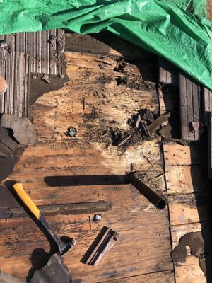 Escamilla’s Roofing and Rain Gutters Logo