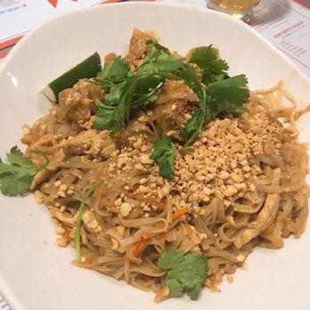 Salad King Restaurant - Chicken Pad Thai - Thai Near Me - Toronto, Ontario Salad King Restaurant - Chicken Pad Thai - Thai Near Me - Toronto, Ontario