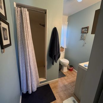 Wiseman Home Improvement - Master bath, before remodel (note small boxy shower, low ceiling) - General Contractors Near Me - Roseville, California Wiseman Home Improvement - Master bath, before remodel (note small boxy shower, low ceiling) - General Contractors Near Me - Roseville, California