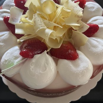85°C Bakery Cafe-Concord - Strawberry cream cake - Bakeries Near Me - Concord, California 85°C Bakery Cafe-Concord - Strawberry cream cake - Bakeries Near Me - Concord, California