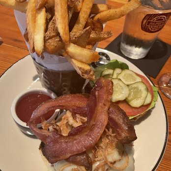 Alfie's - Alfies Grass-Fed Beef Burger - New American Near Me - New York, New York Alfie's - Alfies Grass-Fed Beef Burger - New American Near Me - New York, New York