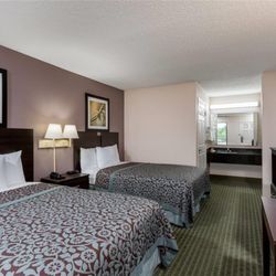 Days Inn by Wyndham Lugoff - Guest room