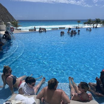 Le Blanc Spa Resort Cancun - View of the main pool - Hotels Near Me - Cancún, ROO