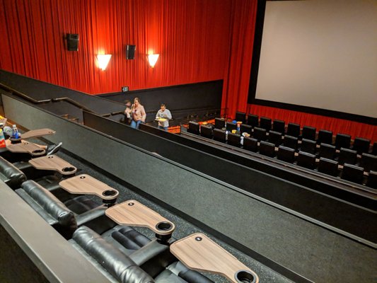 Century 20 Oakridge And Xd 259 Photos 437 Reviews Cinema 925 Blossom Hill Rd San Jose Ca United States Phone Number Yelp