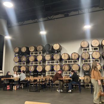 Moksa Barrel House - Beer Bar Near Me - Roseville, California