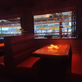 Houston's Restaurant - Dining - American Near Me - Pompano Beach, Florida