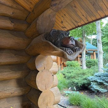 The Log Den - Outside lobby area - American Near Me - Egg Harbor, Wisconsin