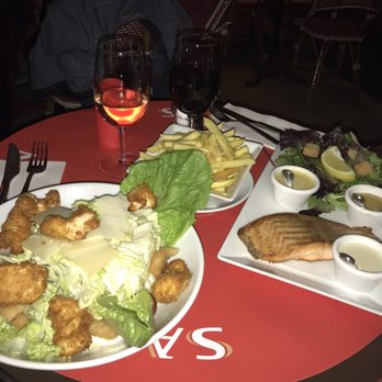 Saint Séverin - Chicken Cesar salad!! Salmon with side salad!!! And of course French fries on the side!! - French Near Me - Paris, 75