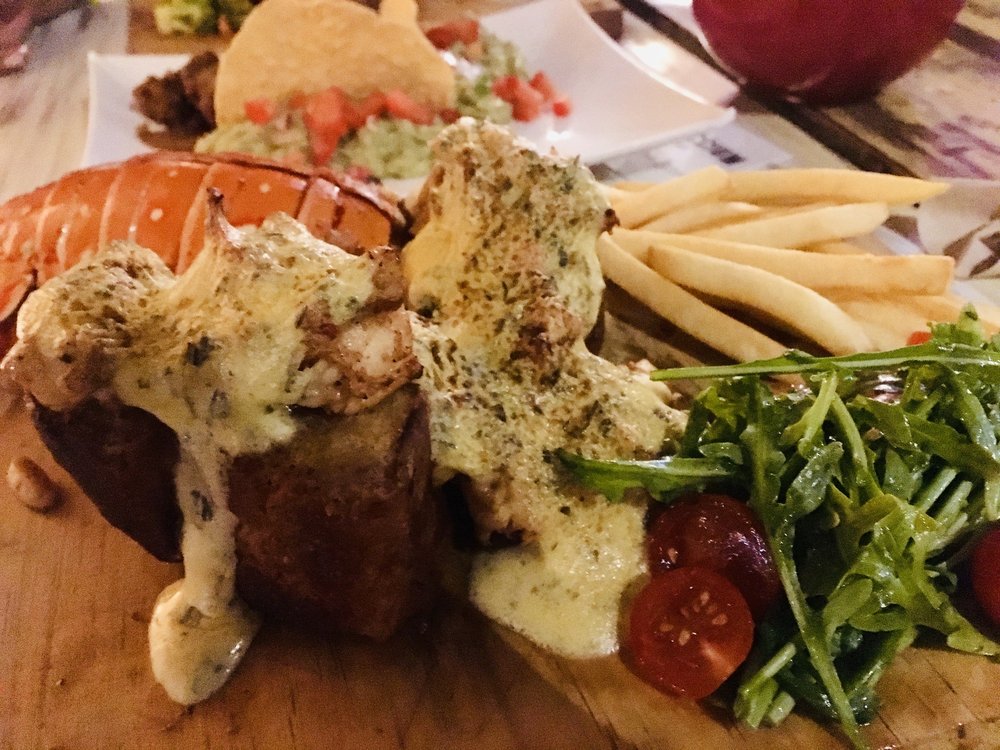 SALCICCIUM FOOD TRUCK VILLAGE Av. Javier Rojo Gomez S/N, Puerto