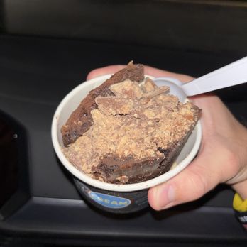 CREAM - Cheesecake brownie dulce de leche sandwich topped with KitKat crumbles - Desserts Near Me - Fresno, California CREAM - Cheesecake brownie dulce de leche sandwich topped with KitKat crumbles - Desserts Near Me - Fresno, California