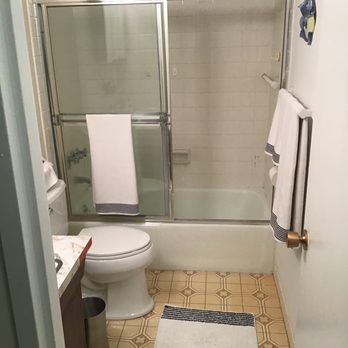 Imperial Kitchen & Bath - Old Bathroom. - General Contractors Near Me - Edgewater, New Jersey