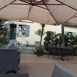 La Maison du Village - Terrasse avec qques lucarnes de vue sur le lac de Neuchâtel