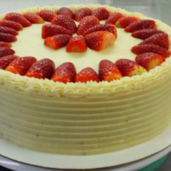 Sammy Cheezecake - Strawberry cake! Strawberry filling with vanilla cream cheese icing and fresh strawberries! - Bakeries Near Me - East Point, Georgia Sammy Cheezecake - Strawberry cake! Strawberry filling with vanilla cream cheese icing and fresh strawberries! - Bakeries Near Me - East Point, Georgia