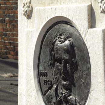 Edgar Allan Poe Grave - Landmarks & Historical Buildings Near Me - Baltimore, Maryland