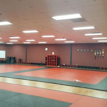 Smash Gyms - Smash gym great environment, beginner friendly, and friendly coaches. Coach Jacob is the wrestling coach here and I learned alot from him - Kickboxing Near Me - San Jose, California Smash Gyms - Smash gym great environment, beginner friendly, and friendly coaches. Coach Jacob is the wrestling coach here and I learned alot from him - Kickboxing Near Me - San Jose, California