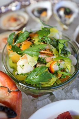 Queen's Raw Bar & Grill by null