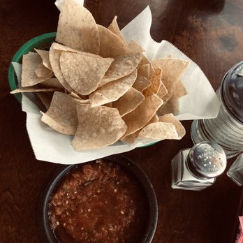 El Rincon - Big helping of fresh salsa and warm chips - Mexican Near Me - Pflugerville, Texas