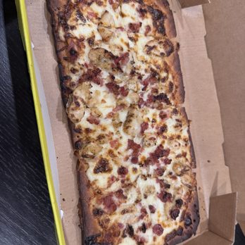 Hungry Howie's Pizza - Chicken Bacon Ranch flatbread - Pizza Near Me - Albion, Michigan Hungry Howie's Pizza - Chicken Bacon Ranch flatbread - Pizza Near Me - Albion, Michigan