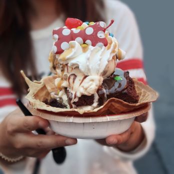 Plaza Ice Cream Parlor - Brownie Sundae - Ice Cream & Frozen Yogurt Near Me - Lake Buena Vista, Florida Plaza Ice Cream Parlor - Brownie Sundae - Ice Cream & Frozen Yogurt Near Me - Lake Buena Vista, Florida
