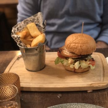 The Kings Head - King Charles I burger - Pubs Near Me - Galway, G The Kings Head - King Charles I burger - Pubs Near Me - Galway, G
