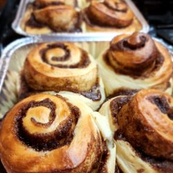 Bubbly Berry Bakeshop - Unfrosted Cinnamon Rolls