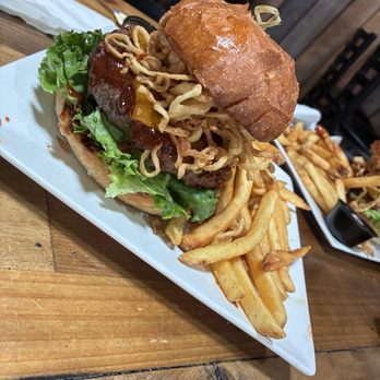 Flatiron bites & brews - BBQ Craftburger - Cocktail Bars Near Me - Albuquerque, New Mexico