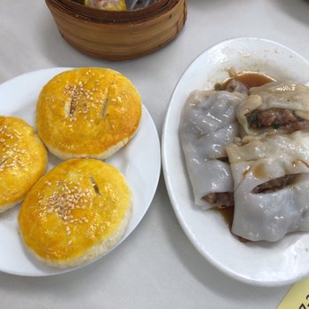 Ginger & Garlic - Wedding cake & beef look fun - Dim Sum Near Me - Honolulu, Hawaii