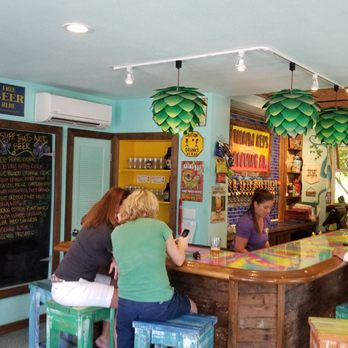Florida Keys Brewing - Nice bar - Breweries Near Me - Islamorada, Florida