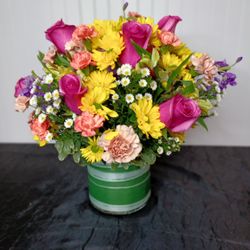Miss Daisy's Floral & Event Decor - Floral arrangement for spring