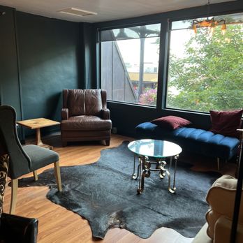Grumble & Wine - Upstairs area - Wine Bars Near Me - Bremerton, Washington