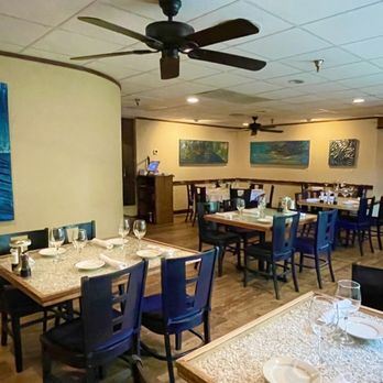 Catch 22 - the dining room of a restaurant - Seafood Near Me - Hilton Head Island, South Carolina Catch 22 - the dining room of a restaurant - Seafood Near Me - Hilton Head Island, South Carolina