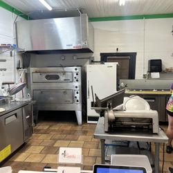 Costello's Pizzeria & Subs - Clean!