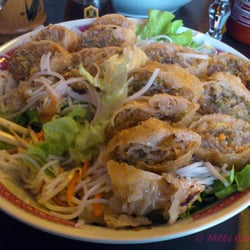 Van Loc - Le Nem Bun, une des spécialités du restaurant.