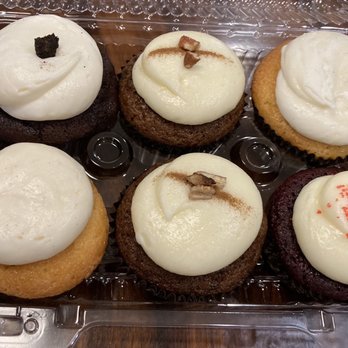 Red Velvet Cupcakery - Six cupcakes! - Bakeries Near Me - Washington, DC, District of Columbia