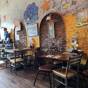 Squeeze In - Seating and atmosphere - Breakfast & Brunch Near Me - Truckee, California