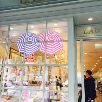 Ladurée - The window front of the gift shop part.  By concord area. One of the 3 main locations in Paris. - Tea Rooms Near Me - Paris, 75
