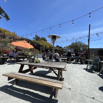 Highway 1 Brewing Company - Back garden - Breweries Near Me - Pescadero, California Highway 1 Brewing Company - Back garden - Breweries Near Me - Pescadero, California