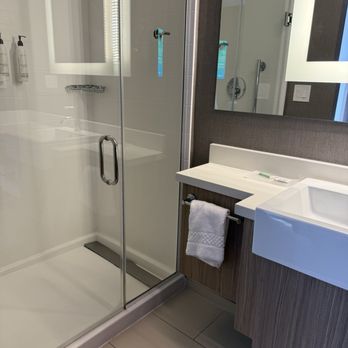 SpringHill Suites by Marriott Kansas City Airport - Bath - Hotels Near Me - Kansas City, Missouri