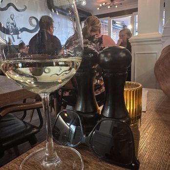 Bow & Stern Abbotsford - Savingion blanc - Seafood Near Me - Abbotsford, British Columbia Bow & Stern Abbotsford - Savingion blanc - Seafood Near Me - Abbotsford, British Columbia