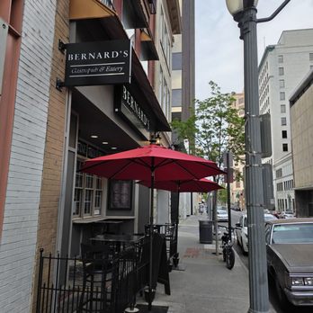 Bernard's - The sidewalk leading to the restaurant. - New American Near Me - Roanoke, Virginia
